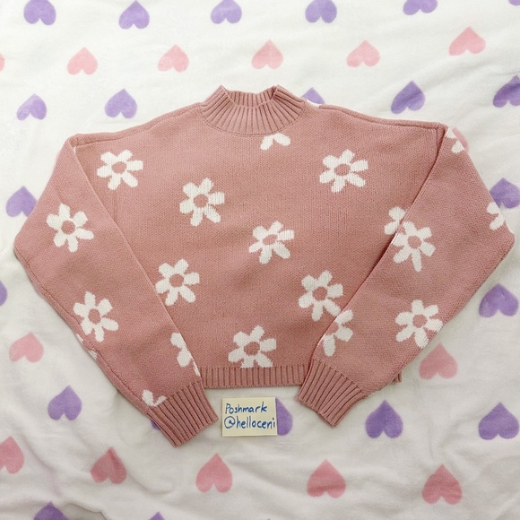 Hollister Sweaters - Hollister | Cropped Flower Sweater